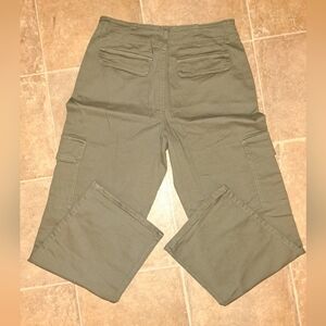 Men's relaxed cargo pants RE generation by celebrity Pink. Army green